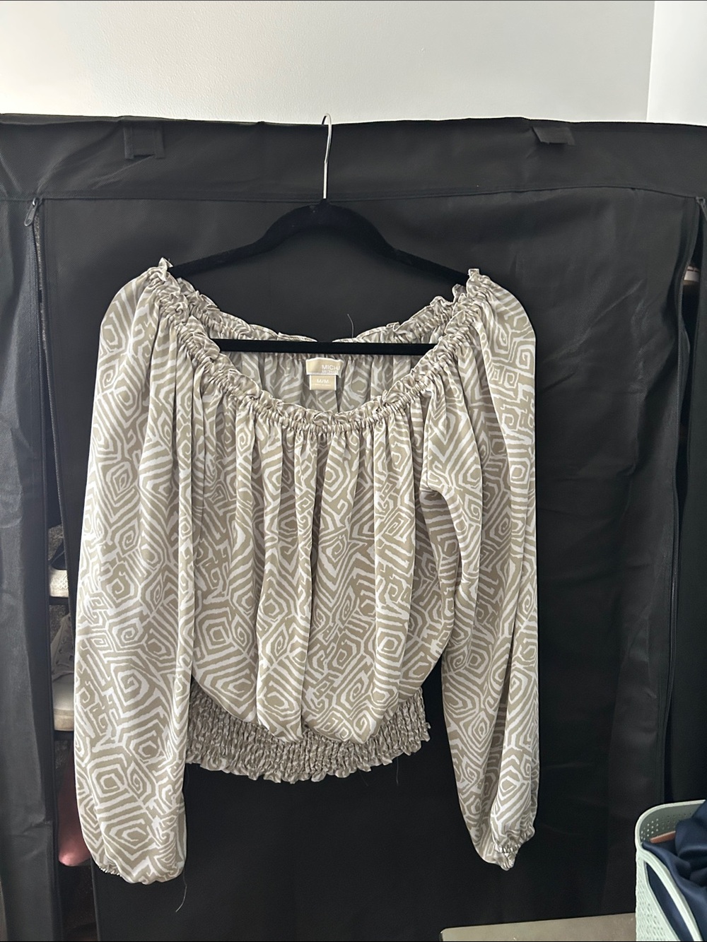 MICHAEL Michael Kors Beige & White Geometric Off-Shoulder Blouse